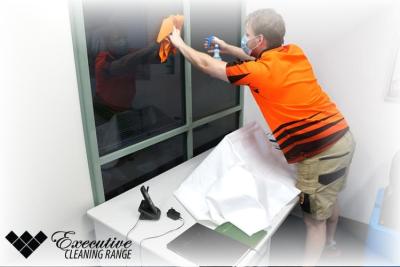 Window Cleaning Tools and Equipment: Benefits